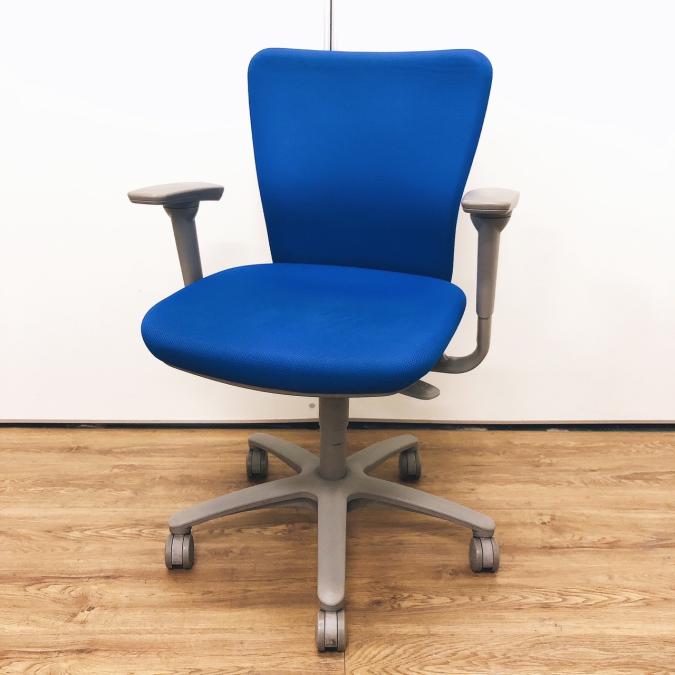 オカムラ　OKAMURA　カロッツァ　ブルー　肘付き　可動肘　上下昇降　リクライニング　
                        カロッツァチェア
                                    中古
            