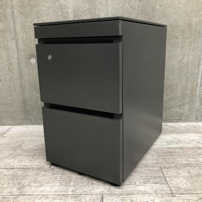 【デザインにこだわるならコレ！】■コクヨ製　3段ワゴン　チャコールメタリック　■GXワゴン　Delphi2(デルフィ2)
                        デルフィ
                                    中古
            