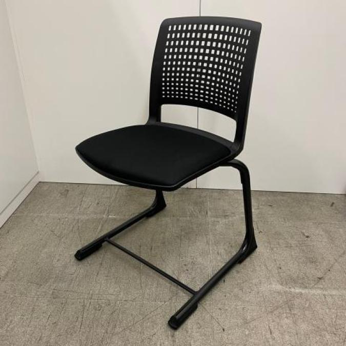 【20年製】イトーキ製　レスパスシリーズ　座り心地と使いやすさをそなえたスタッキングチェア！！
                        lespas
                                    中古
            