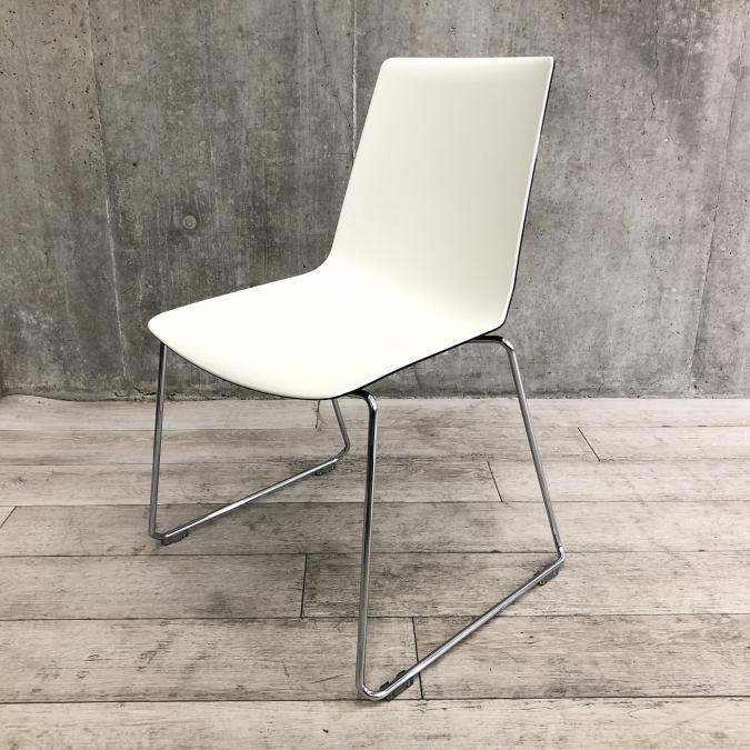 【リンケージ/オカムラ/スタッキング/ホワイト】※背面ブラック
                        その他シリーズ
                                    中古
            