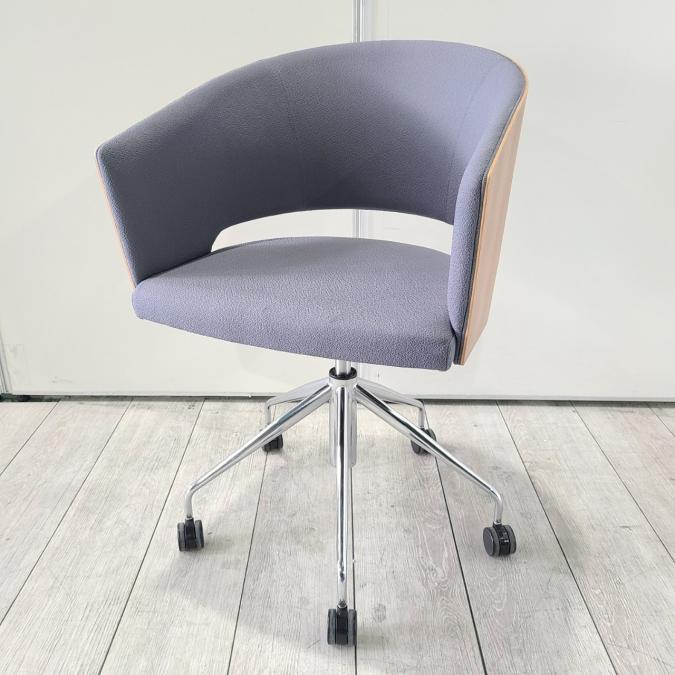 【2018年製】【トレンド】【1脚限定】オカムラ｜8146シリーズ｜オシャレな背面木目仕様！
                        8146
                                    中古
            