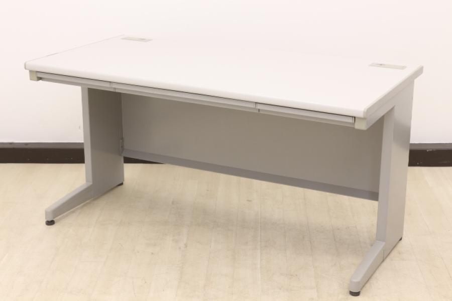 【仕様感強めです！】【定番商品入荷!!丈夫さがウリ!!】横幅1400mmの平机です!!備え付けの引き出しで収納もバッチリ!!
                        JUST
                                    中古
            