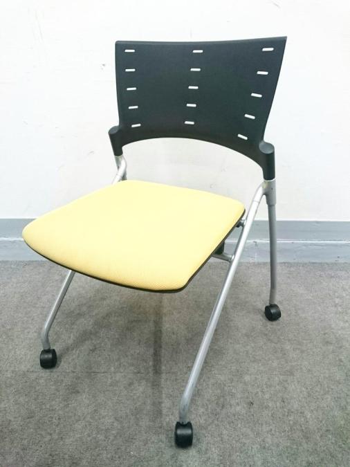 [肘つきでもスタッキング可能!!]重ねて収納スペースをコンパクトに!!
                        マノスチェア
                                    中古
            