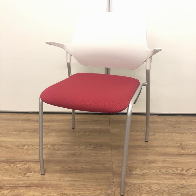 スタッキング　ホワイトフレーム　レッド　収納　研修　待合　会議　エントランス　おしゃれ 　２０１５年製
                        ステンザ
                                    中古
            