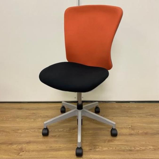 OAチェア　肘無し　ローバック　イナバ　Inaba　バルチェ　中古チェア　シンプル　デザイン
                        Valche
                                    中古
            