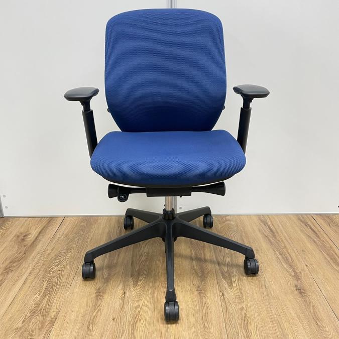 zm　オカムラ　シルフィーチェア　ブルー　2017年製　 ローバック　中古品 中古】シルフィー オカムラ/okamura 肘付ローバックチェア