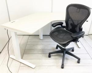 【セット商品（デスク＆チェア）】オカムラ製品×オフィスチェアの王様の欲張りセット　◆Swift／スイフト 　＆　◆Aeron／アーロン　＊Bタイプ／ポスチャーフィット ※横浜本店撮影画像※