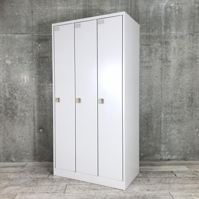 【一人幅がゆったりで使いやすい！】急な増員にも対応！　■イトーキ/L型/3人用ロッカー/ニューグレー
                        L型
                                    中古
            