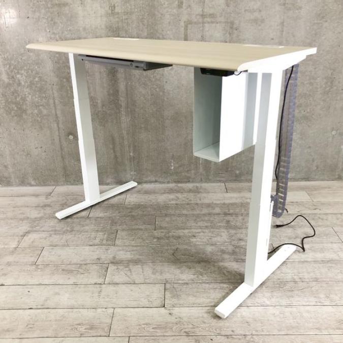 高さ650～1250mmで可動 立ち姿勢を取り入れ健康志向！オカムラ(okamura)　スイフト(Swift)　　おしゃれなプライズウッドライト　レバータイプのインジゲータ付き
                        Swift
                                    中古
            