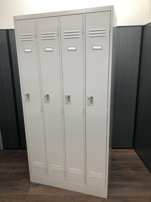 【拠点開設・増員・入れ替えにオススメ！】　■イトーキ　ニューグレー　4人用ロッカー　更衣室用
                        J型
                                    中古
            