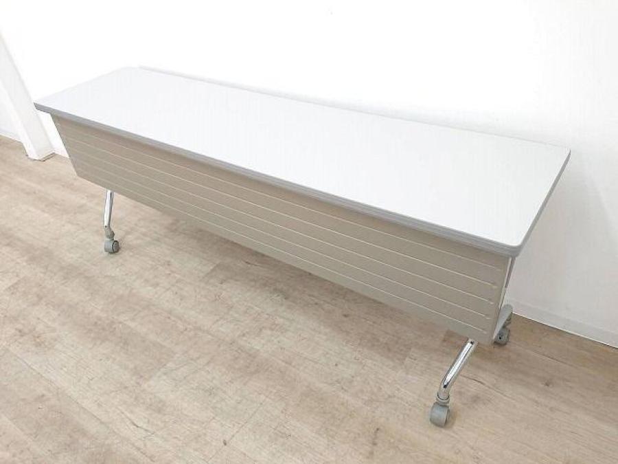 【定価約8万円】【広く使える横幅1800ｍｍスタックテーブルの入荷です】■オカムラ製　8184　スタックテーブル
                        その他シリーズ
                                    中古
            