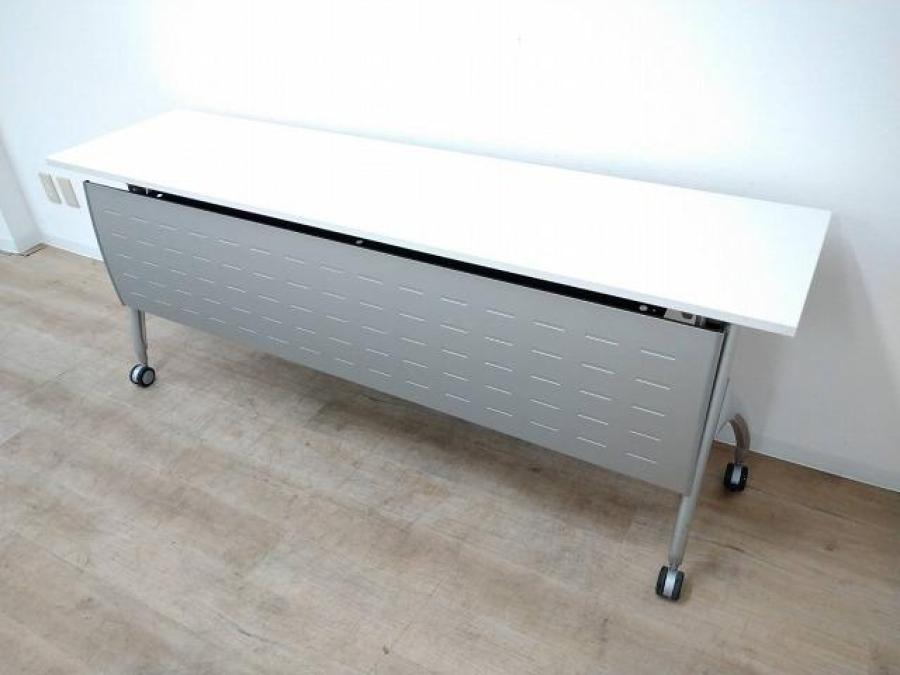 【定価約10万円】【訳あり品】【横幅1800ｍｍサイズで3人用として人気の商品】■イトーキ　リリッシュ　サイドスタックテーブル
                        リリッシュ
                                    中古
            