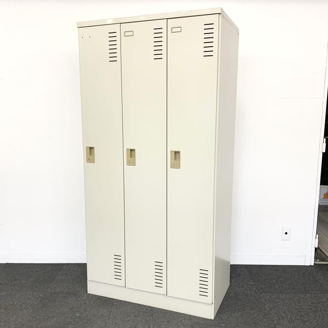 【2台入荷！！】コクヨ製の３人用ロッカーが入荷！！　コクヨ　３人用ロッカー　ニューグレー　シリンダー錠　収納　H1800　更衣室
                        その他シリーズ
                                    中古
            