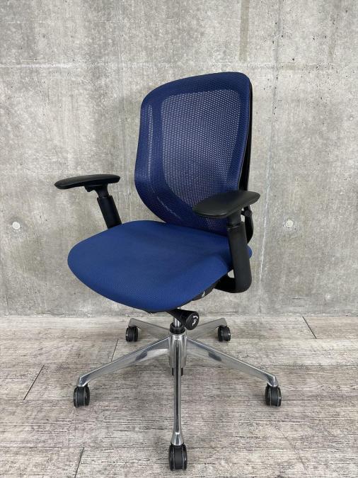 ミディアムブルー×ブラックカラーの組み合わせは落ち着きのある仕様です！オカムラ製品で最も人気を集める高機能チェアです！オフィス移転はもちろん、在宅ワークにもオススメです！
■オカムラ/シルフィ/ローバック/肘無し
                        シルフィー
                                    中古
            