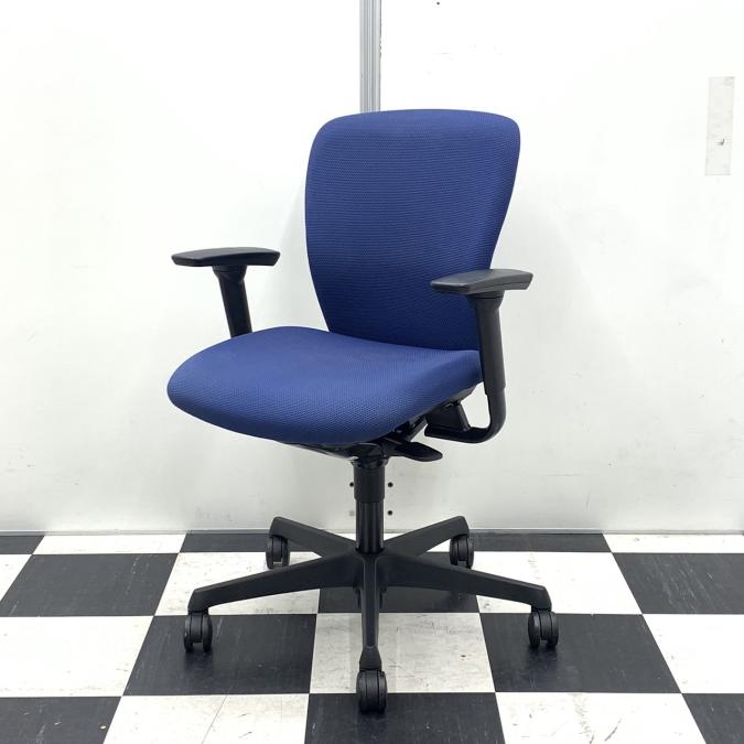 【定番オフィスチェア】オカムラ（okamura）スラートチェア　■色：ネイビー　可動肘付き
                        スラート
                                    中古
            