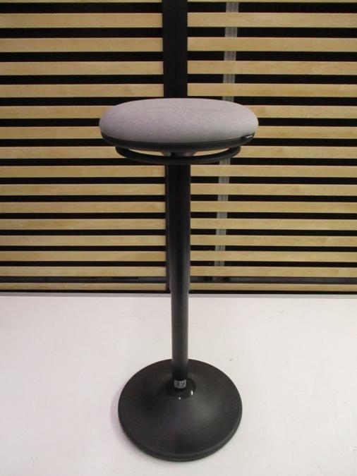 【ABW化におすすめ！】オカムラ製の昇降式カウンターチェア！可愛い見た目だけでなく機能性も充実！ハイテーブルや昇降デスクと合わせていかがでしょうか？？
■オカムラ/ピルエット/ライトグレー
                        ピルエット
                                    中古
            