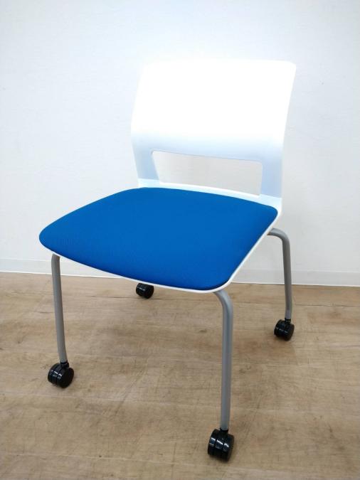 【定価約３万円】【キャスター付きシンプルで快適な座り心地のネスティングチェアの入荷です】■コクヨ製　160シリーズ　ネスティングチェア
                        160シリーズ
                                    中古
            