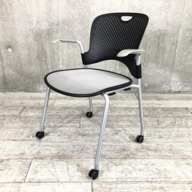 【座面メッシュ珍しいスタッキングチェア！！】Herman Miller　ハーマンミラー　ケイバーチェア　メッシュ　ブラック　海外製
                        ケイパー
                                    中古
            