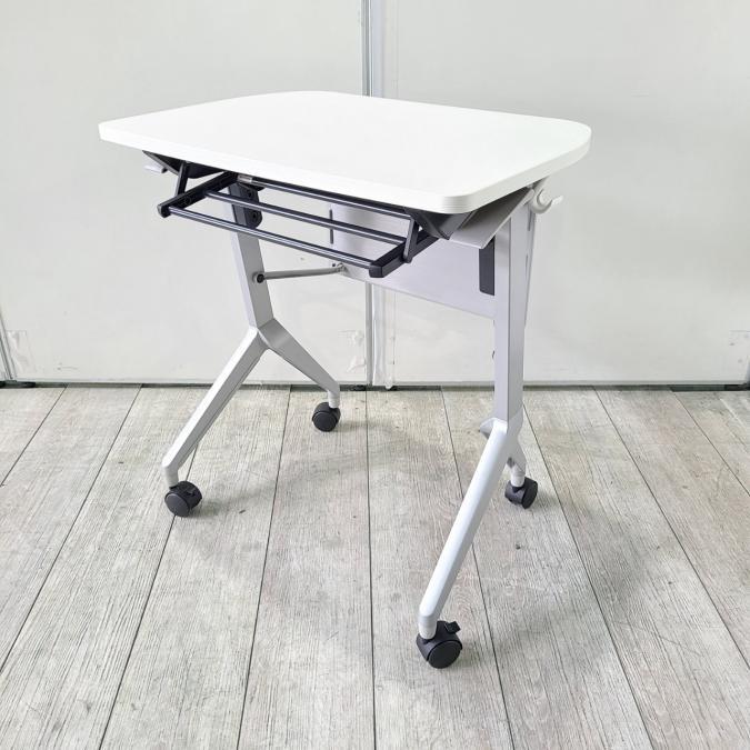 【18台大量入荷!!】【レア】コクヨ　テーブル　ホワイト　スタックテーブル　学習塾
                        リーフライン
                                    中古
            