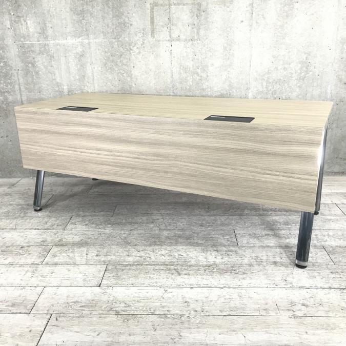 珍しい幕板付きの片面テーブルが入荷！平机としても使用可能！幕板付・配線タップ付となります！
■イトーキ/アフィーノ　W1800ｍｍタイプ
                        アフィーノ
                                    中古
            