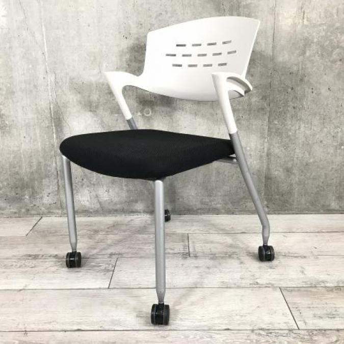 【残り6脚】重ねて省スペースに大活躍！イトーキ製　カクタス　【人気スタッキングチェア】
                        カクタス
                                    中古
            