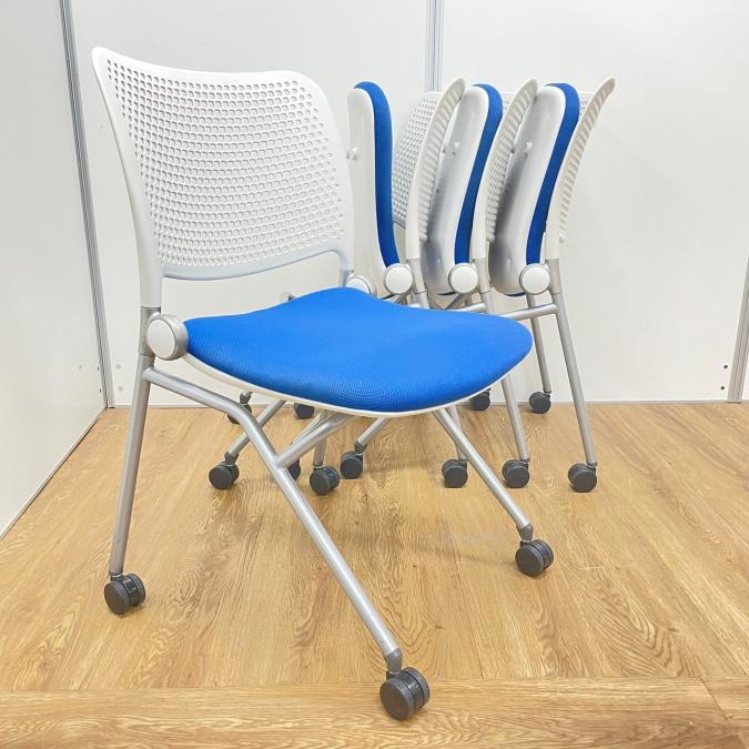 【4脚セット】国内メーカー　ウチダ製　ブルーメシリーズ　マリンブルーカラー　ネスティングチェア！！
                        ブルーメ
                                    中古
            