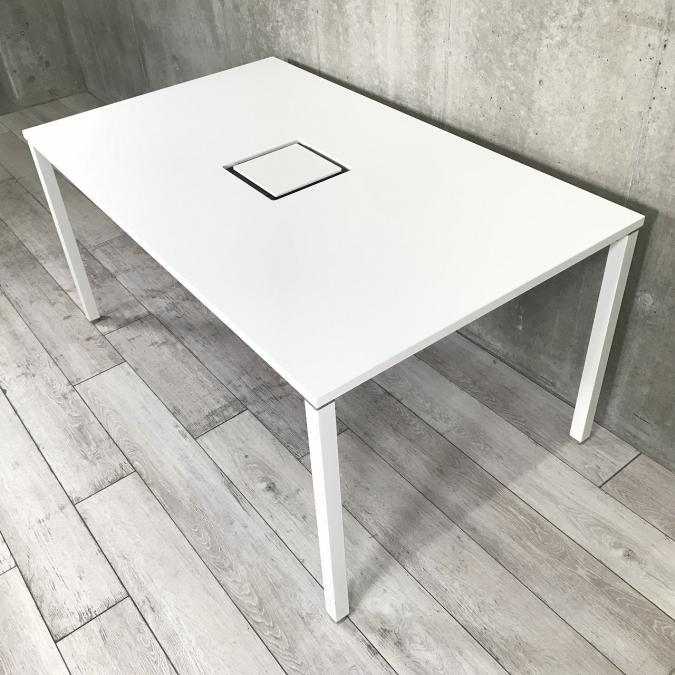 【配線孔付のホワイト天板！】ワークテーブル　オカムラ　アプションフリー　ホワイト　幅1500mm【フリーアドレスとしてもオススメのオカムラデスク！】
                        アプションフリー
                                    中古
            