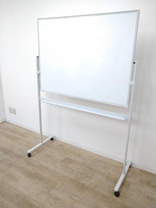 【定価約2万円】【自立式ホワイトボードの入荷です】【両面目立つ打痕あり】■その他メーカー　自立式ホワイトボード
                        その他シリーズ
                                    中古
            