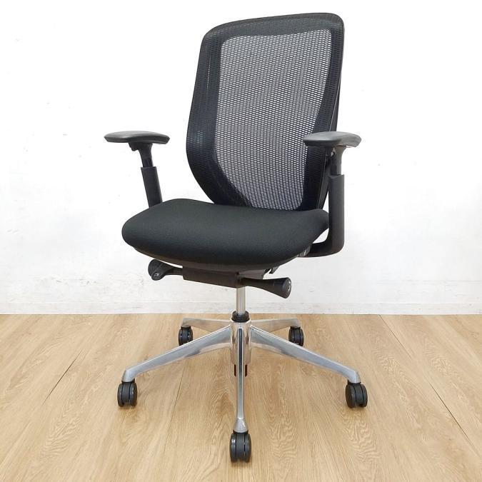 【3脚入荷！！】【前傾姿勢の代名詞】オカムラ社シルフィーチェアが3脚限定入荷！中古　高級チェア　前傾姿勢　メッシュチェア　ハイバックチェア　オフィスチェア　テレワーク用
                        シルフィーメッシュ
                                    中古
            