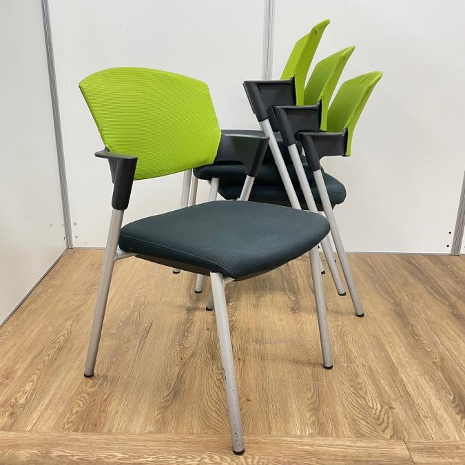 【背もたれ小さな破れ・擦れあり】【4脚セット】コクヨ製　プロッティシリーズ　グリーンカラー　スタッキングチェア！！
                        プロッティチェア
                                    中古
            