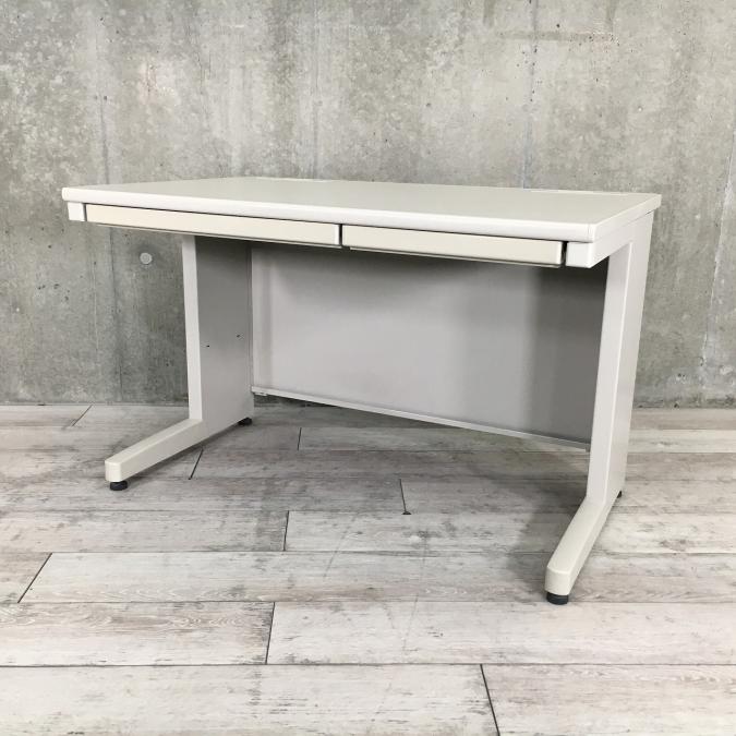 〇【このサイズが使いやすい！】■コクヨ製　平デスク　W1200mmタイプ　■ワークスペース充実！【弊社使用欄：A00900911】
                        旧BSシリーズ
                                    中古
            