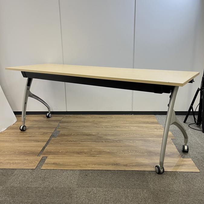 【限定6台】イトーキ製　リリッシュシリーズ　天板ナチュラル　W1800サイドスタックテーブル入荷！レア
                        リリッシュ
                                    中古
            