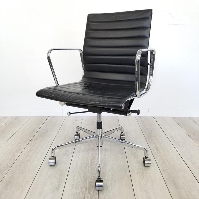 【12脚限定！！】シンプルながら高級感のあるチェアです！中古　OAチェア　ローバック　肘付き　ブラック　リプロダクト品　合皮　フェイクレザー
                        その他シリーズ
                                    中古
            