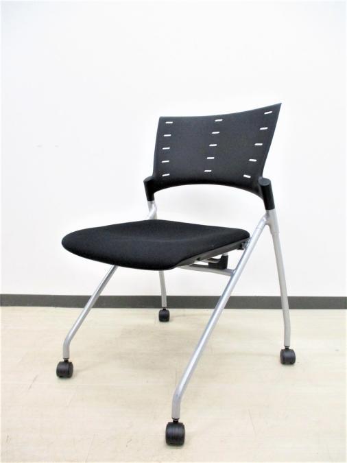 【在庫入替セール品！！】　人気シリーズ！オフィスを明るく！デザイン性、座り心地の良いミーティングチェア■イトーキ/マノス/ブラック【A00885109】
                        マノスチェア
                                    中古
            