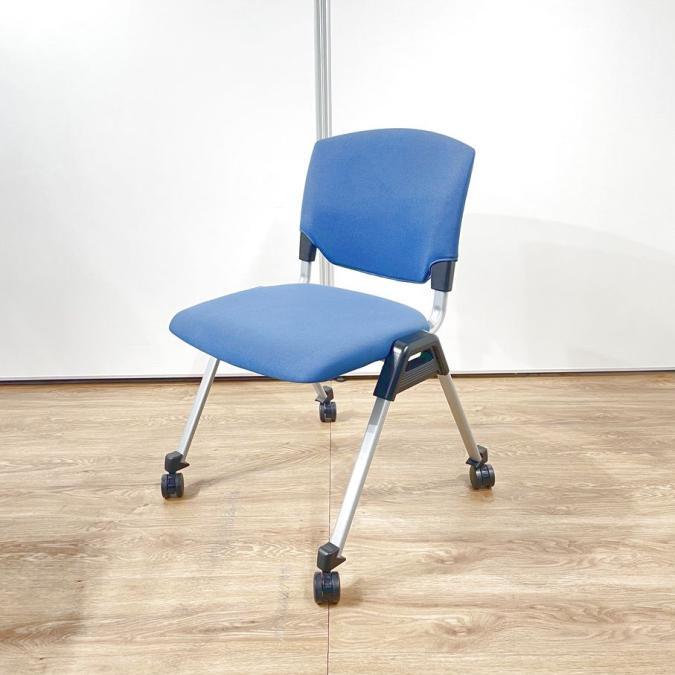 【重ねて収納可能できて、周りをすっきりできます】【会議にもオススメ！！】【休憩スペースにもお使い頂けます】 
ナイキ製　定番のスタッキングチェア！
 ■ブルーカラー■
                        その他シリーズ
                                    中古
            