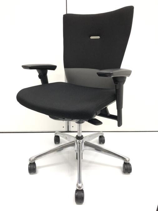 【6脚入荷！】【どんな体型にもマッチしやすい快適クッション！】■オカムラ　フィーゴチェア　可動肘付　シームレスタイプ　■ワンランク上の快適チェア！
                        フィーゴチェア
                                    中古
            