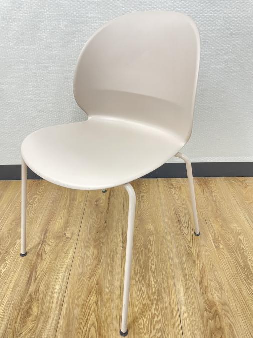 【限定2脚！海外人気ブランドのミーティングチェア！！】フリッツハンセン　ミーティングチェア　ホワイト　ピンク　デザイナーズ家具　
                        その他シリーズ
                                    中古
            