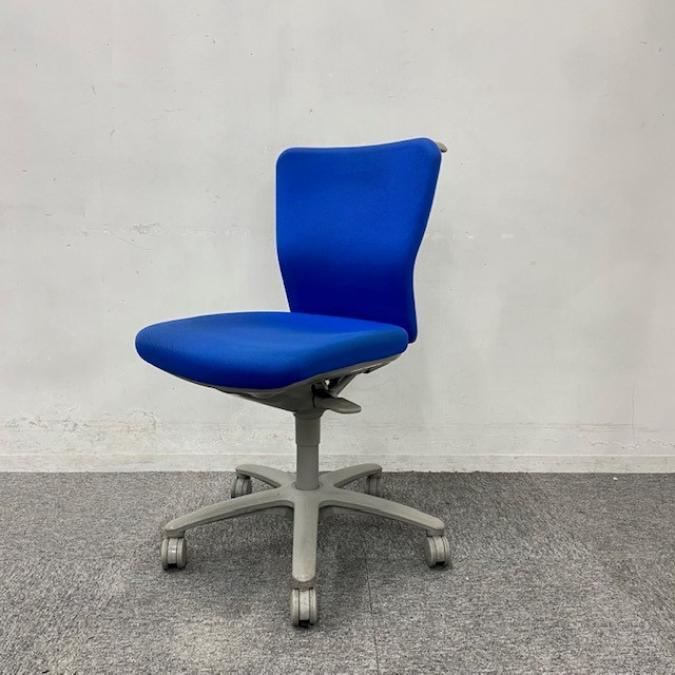 【在庫入替セール！】【店頭在庫限り！】【座り心地の良さが人気！】◆オカムラ製　カロッツァチェア　ブルー【ハンガー付き】中古　オフィスチェア　OAチェア　メッシュ　ローバック　テレワーク用
                        カロッツァチェア
                                    中古
            