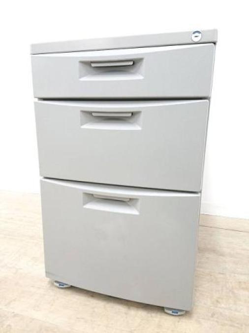 【定価約８万円】【グレーカラーで人気の３段ワゴンの入荷です】【ロット入荷商品】■イトーキ製　CZ　３段ワゴン※おつとめ品【D】
                        CZシリーズ
                                    中古
            