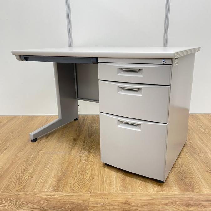 イトーキ製　CZシリーズ　グレー　W1100サイズ　片袖机！！※現物画像※
                        CZデスク
                                    中古
            