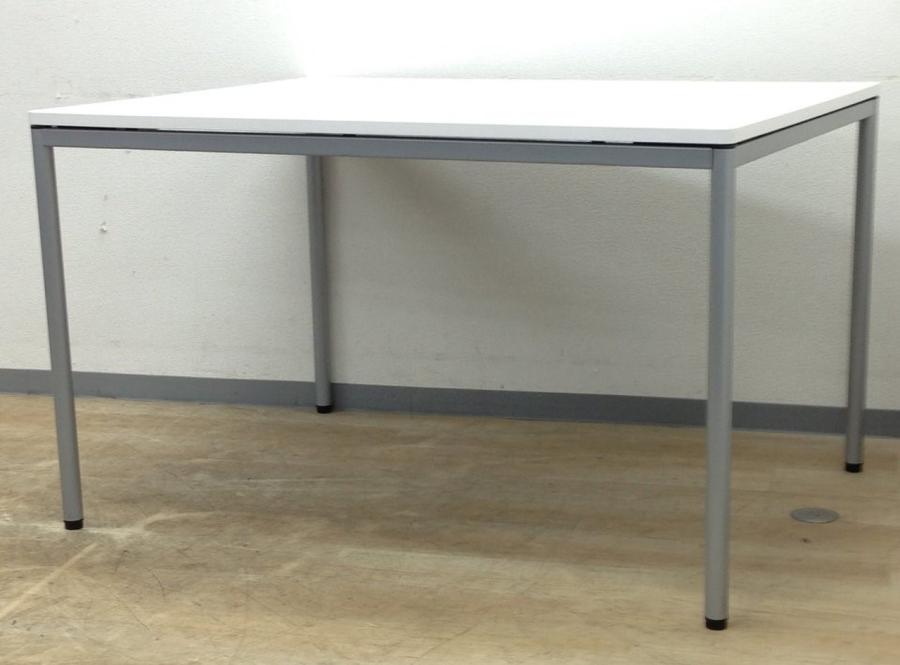 【1台限定】【ベーシックで使いやすく洗練されたデザイン】オカムラ製　トレッセ　ホワイト
                        トレッセR
                                    中古
            