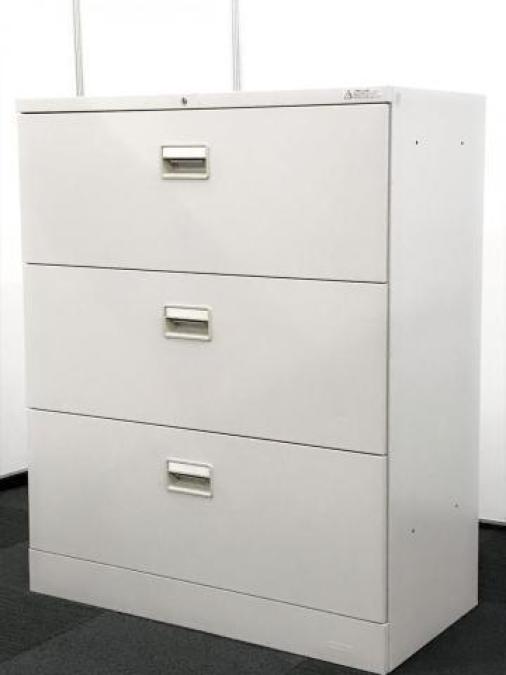 【定価約12万円】【A4ファイルも沢山収納可能な3段ラテラル書庫の入荷です】■オカムラ製　42　ラテラル※おつとめ品【A】
                        42シリーズ
                                    中古
            