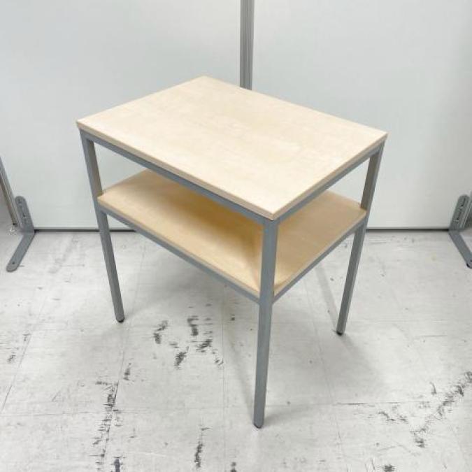 【薄い木目で高級感あります！！！】【コンパクトサイズで電話だけでなく、ちょっとした小物置きにも！】
テレホンスタンド　電話台　ブラウン　ナチュラルカラー
                        その他シリーズ
                                    中古
            