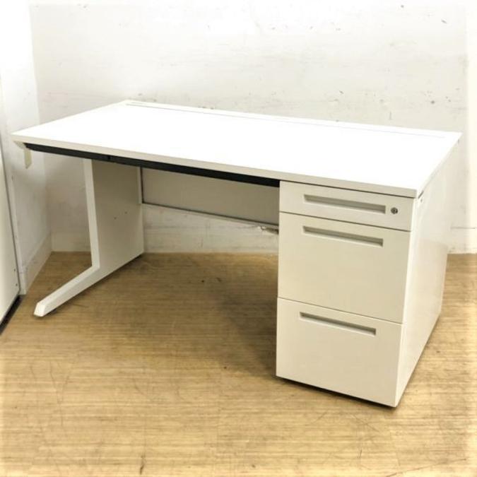 【1台限定】【充実した収納機能・使いやすい配線機構・フラットでシャープなデザイン】【在庫入替】ホワイトを基調とした定番の人気デスク　ITOKI CZR　
                        CZRデスク
                                    中古
            