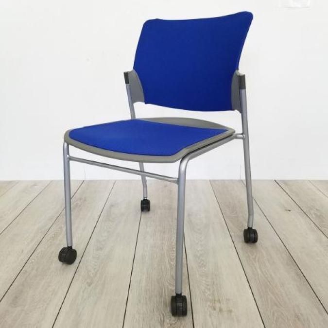【9脚限定！！】オカムラのスタッキングチェア！中古　スタック　ミーティング　会議　チェア　収納　オカムラ　フォルマ
　ブルー
                        フォルマ
                                    中古
            