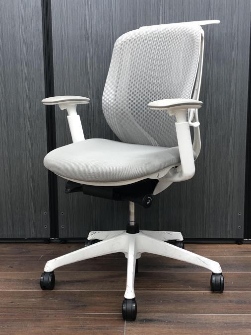 大人気シルフィーチェア！落ち着いたグレーカラーです！【外部倉庫在庫品】【AO】
■オカムラ/シルフィー メッシュ/ライトグレー
                        シルフィーメッシュ
                                    中古
            
