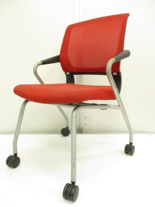 【脳の働き、活発にします!!】暖色で議論が進む!!!!収納可能なネスティングチェア!!【背メッシュ!!】
                        サテリテチェア
                                    中古
            