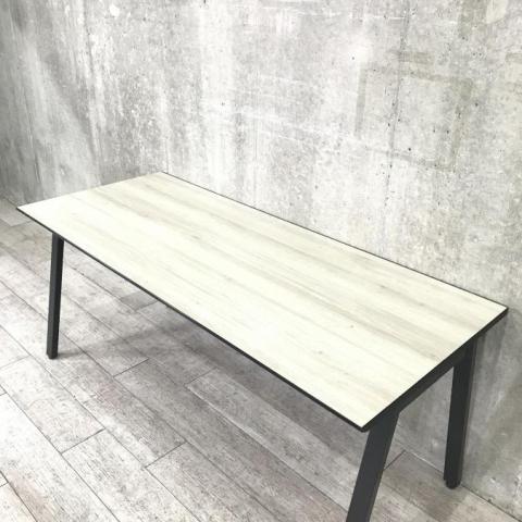 エグゼクティブ・高級デスク　コクヨ(KOKUYO) サイビ(SAIBI)　スタンダードテーブル　W1800の大き目サイズ　天板カラー：グレインドナチュラル　ABW サイビ   中古 