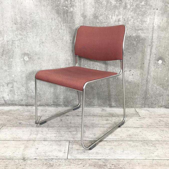 シンプルデザインのスタッキングチェア！
■ライオン事務機/会議用チェア
                        その他シリーズ
                                    中古
            