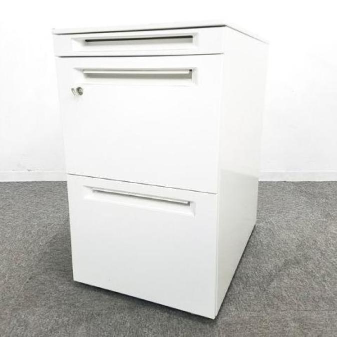 【限定1台】ロット　オカムラ　アドバンス　人気のホワイトワゴンが入荷いたしました　H650高
                        アドバンス
                                    中古
            